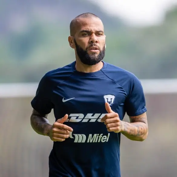 Pumas demanda a Dani Alves y podría ganar 100 millones