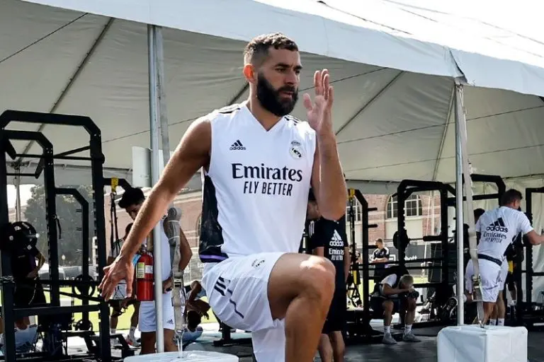 Carlo Ancelotti defendió a Karim Benzema de las críticas por supuestamente fingir su lesión - Archivo Referee