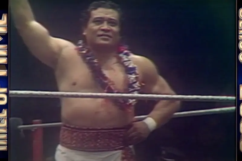 Maivia entrenó a Rocky Johnson, el padre de la ´Roca´, y otros luchadores; lamentablemente falleció en 1982 a los 45 años; es miembro del Salón de la Fama de la WWE.