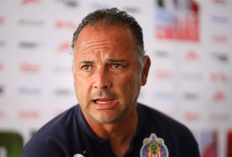 Chito Villa Zevallos fue acusado de comportarse de manera inapropiada con las jugadoras de Chivas Femenil