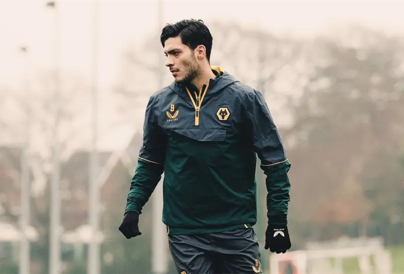 Raúl Jiménez se perderá varias semanas por una lesión en su rodilla Raúl Jiménez se perderá varias semanas por una lesión en su rodilla