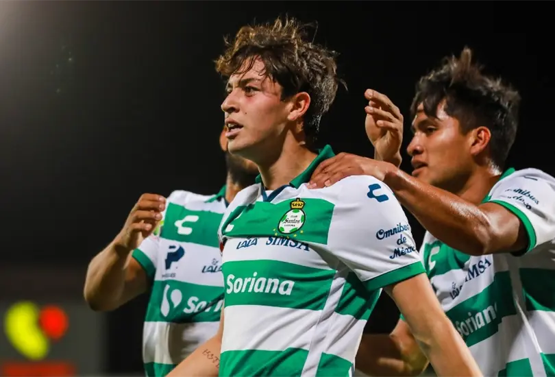 Jordan Carrillo fue presentado como jugador del Sporting de Gij&oacute;n despu&eacute;s que tuvo buenas actuaciones con Santos Laguna