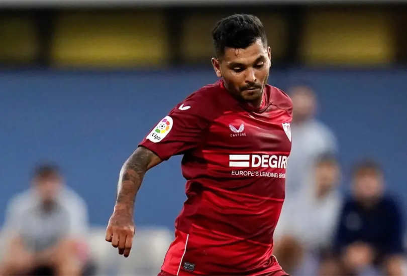 Tecatito Corona marc&oacute; por segunda ocasi&oacute;n en la pretemporada del Sevilla.