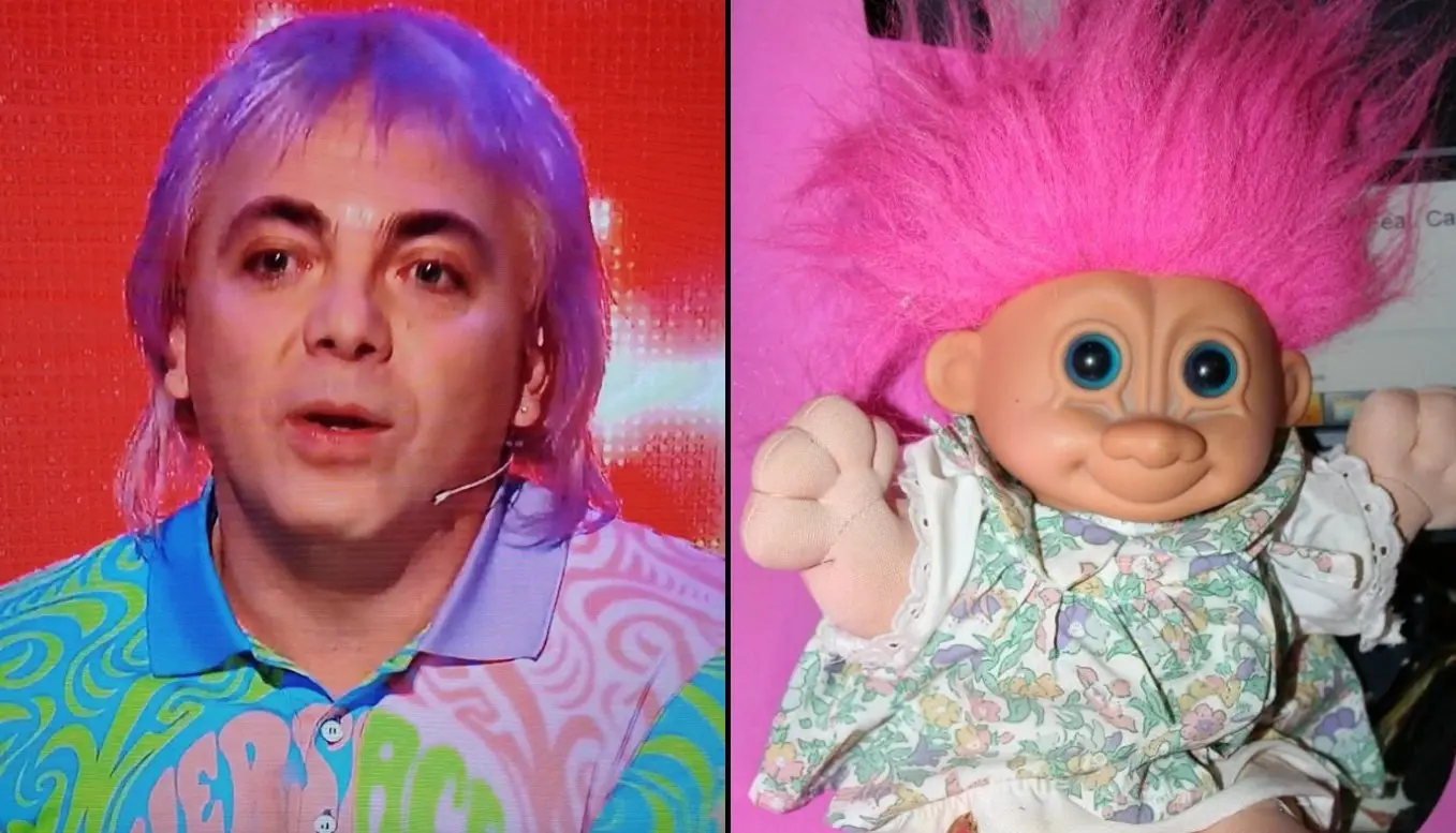 Su cabello rosado y su atuendo provocaron infinidad de memes y comparaciones con algunos otros personajes o incluso juguetes.