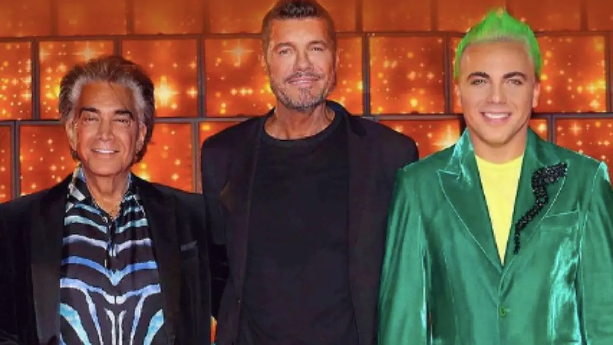 Por si fuera poco, en una de las postales para la presentación del programa se le puede observar con el cabello completamente pintado de verde.