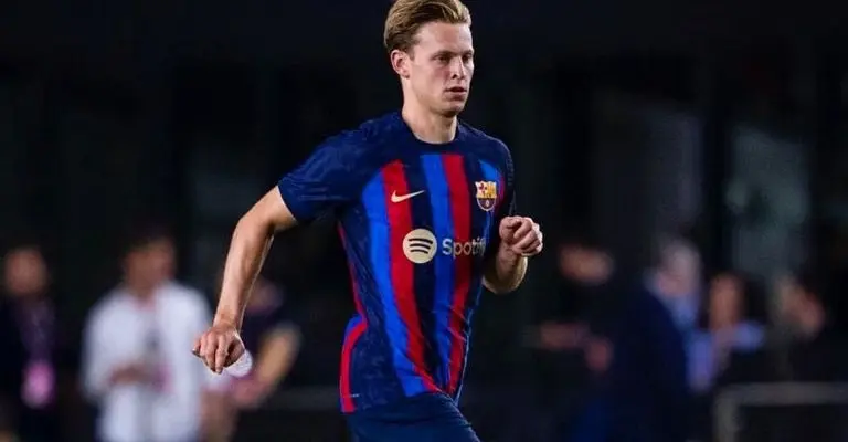 Pese a sumar minutos, lo ha hecho como defensa central. Instagram - Frenkie de Jong