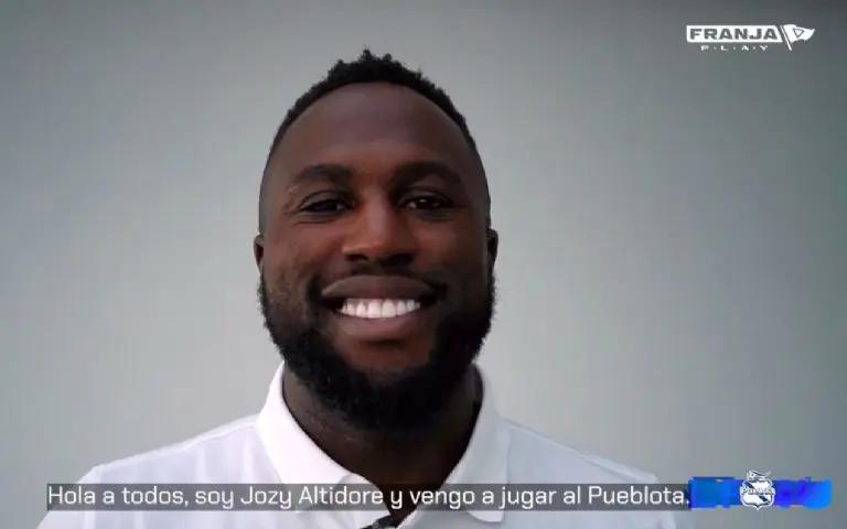 Jozy Altidore presentado con el Pueblota - @clubpueblamx