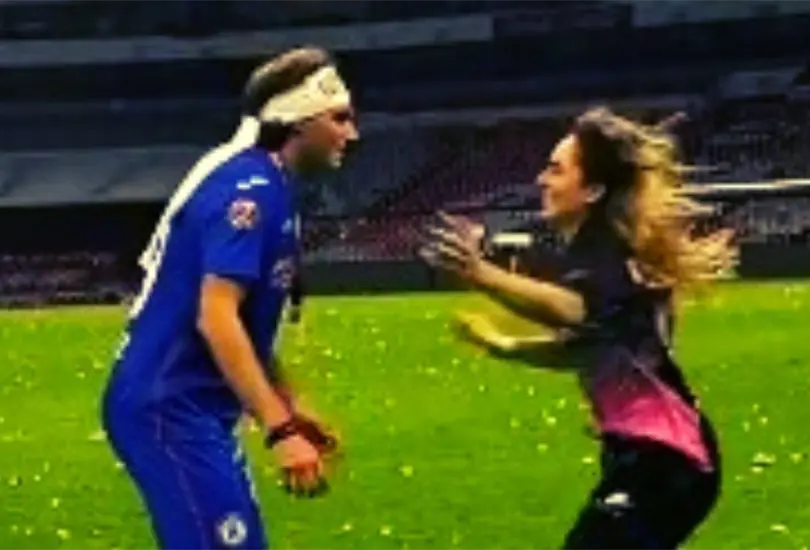 Santiago Gim&eacute;nez recibi&oacute; de su novia un emotivo video para llegar lo mejor inspirado al futbol europeo.