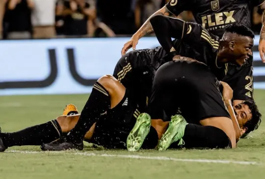 Carlos Vela celebra su anotación ante el LAFC.