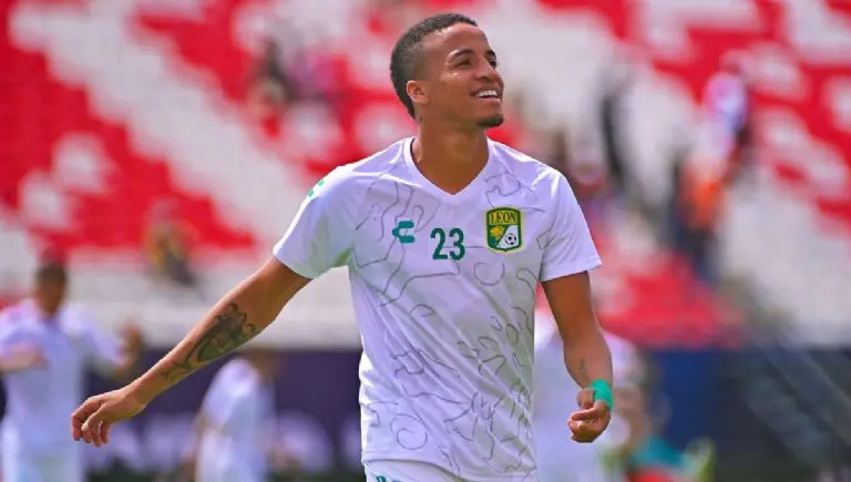 Byron Castillo debutó en la Liga MX (@clubleonfc)