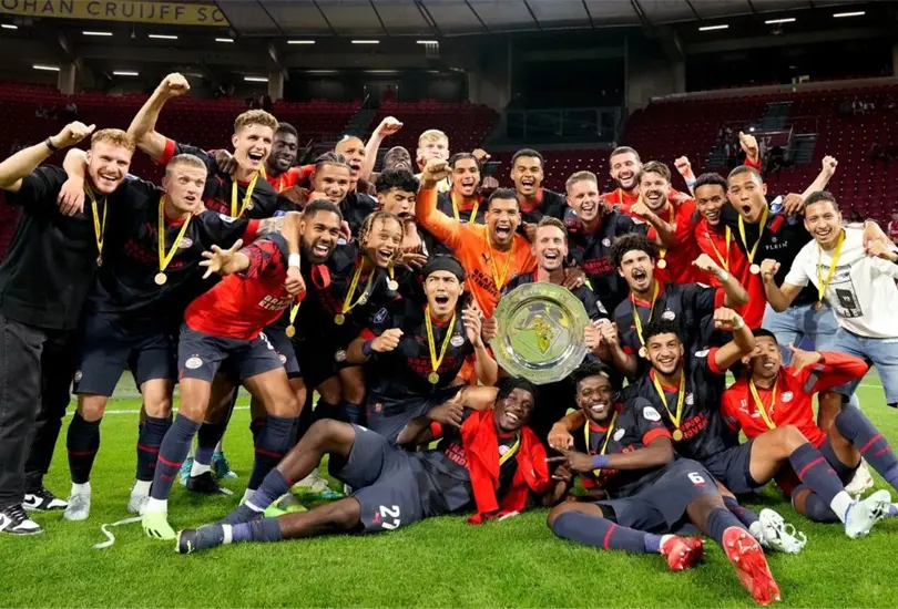 El PSV logró conquistar su primer título de la temporada al derrotar al Ajax en la Supercopa de los Países Bajos. El PSV logró conquistar su primer título de la temporada al derrotar al Ajax en la Supercopa de los Países Bajos.