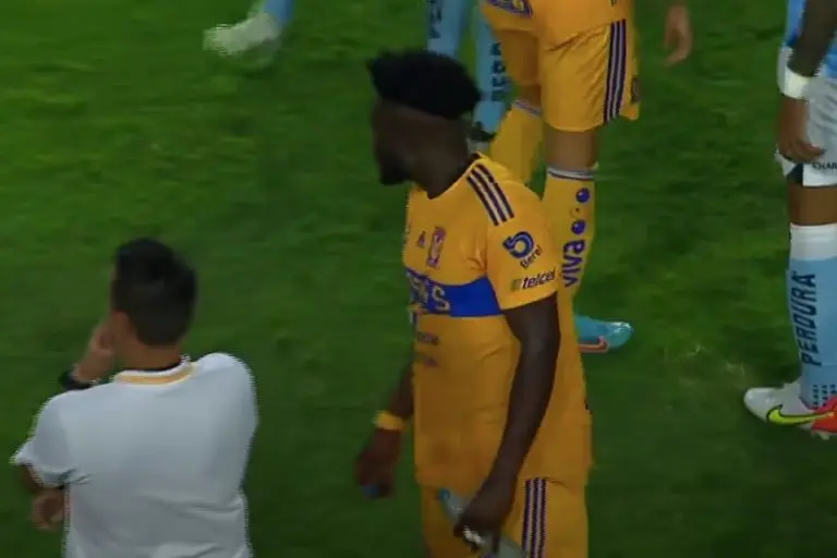 Jordy Caicedo fue expulsado en el Tigres vs Querétaro - Captura de pantalla
