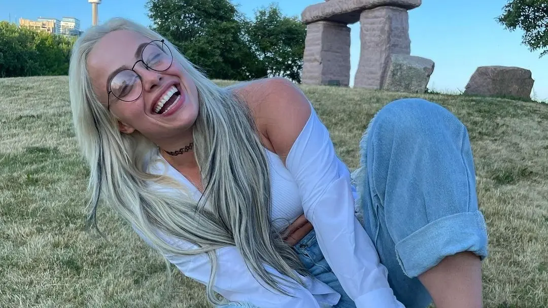 Incluso ha trascendido que gusta de ir a visitar a sus compañeros en su tiempo libre.