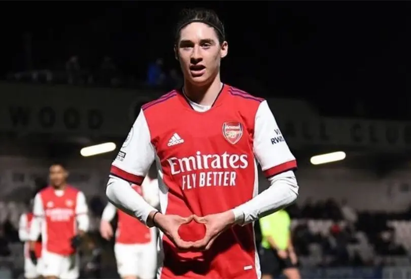 Pap&aacute; de Marcelo Flores publica enigm&aacute;tico mensaje que invita a pensar con un nuevo equipo para el jugador 