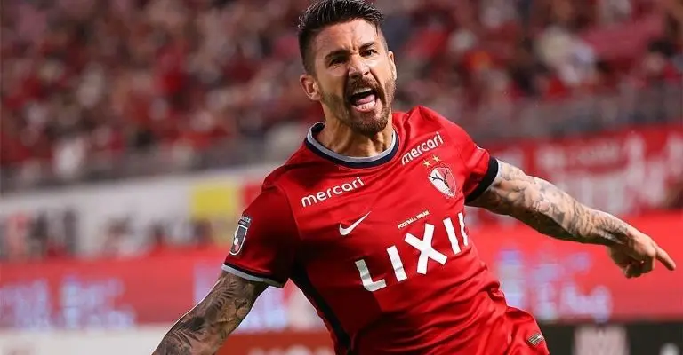 Everaldo Stum festejó con euforia. Instagram - Kashima Antlers