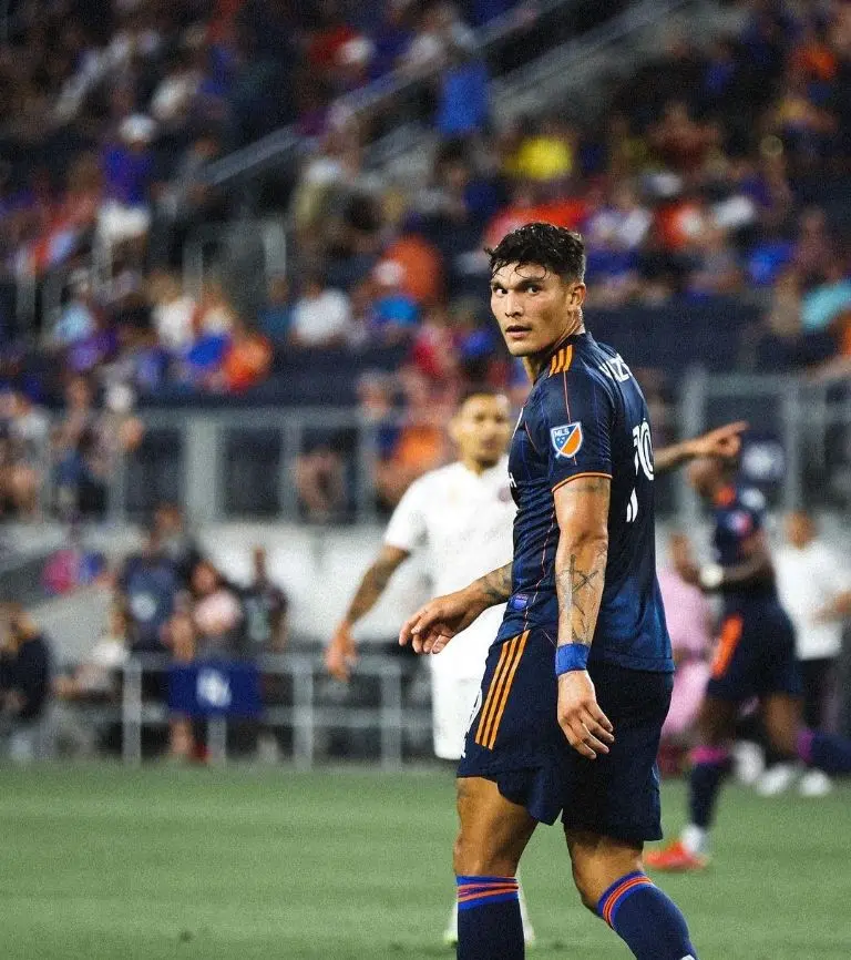 Vázquez en juego con Cincinnati - @brvndonvazquez