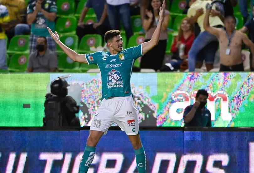 Le&oacute;n empat&oacute; a tres goles con Pumas con un doblete de Lucas Di Yorio 