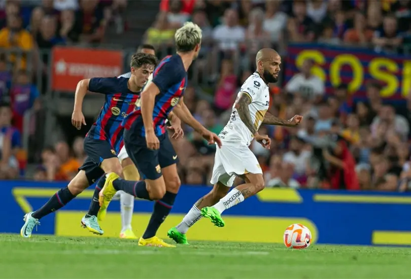 Dani Alves mand&oacute; un mensaje de motivaci&oacute;n para sus compa&ntilde;eros de Pumas tras la goleada con el Barcelona