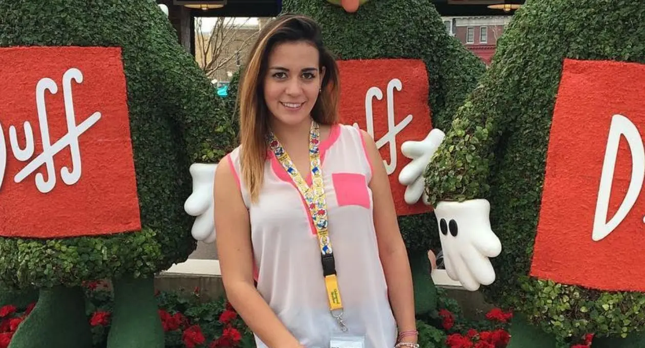 Naci&oacute; en la Ciudad de M&eacute;xico el 13 de marzo de 1990 y actualmente tiene 32 a&ntilde;os de edad.