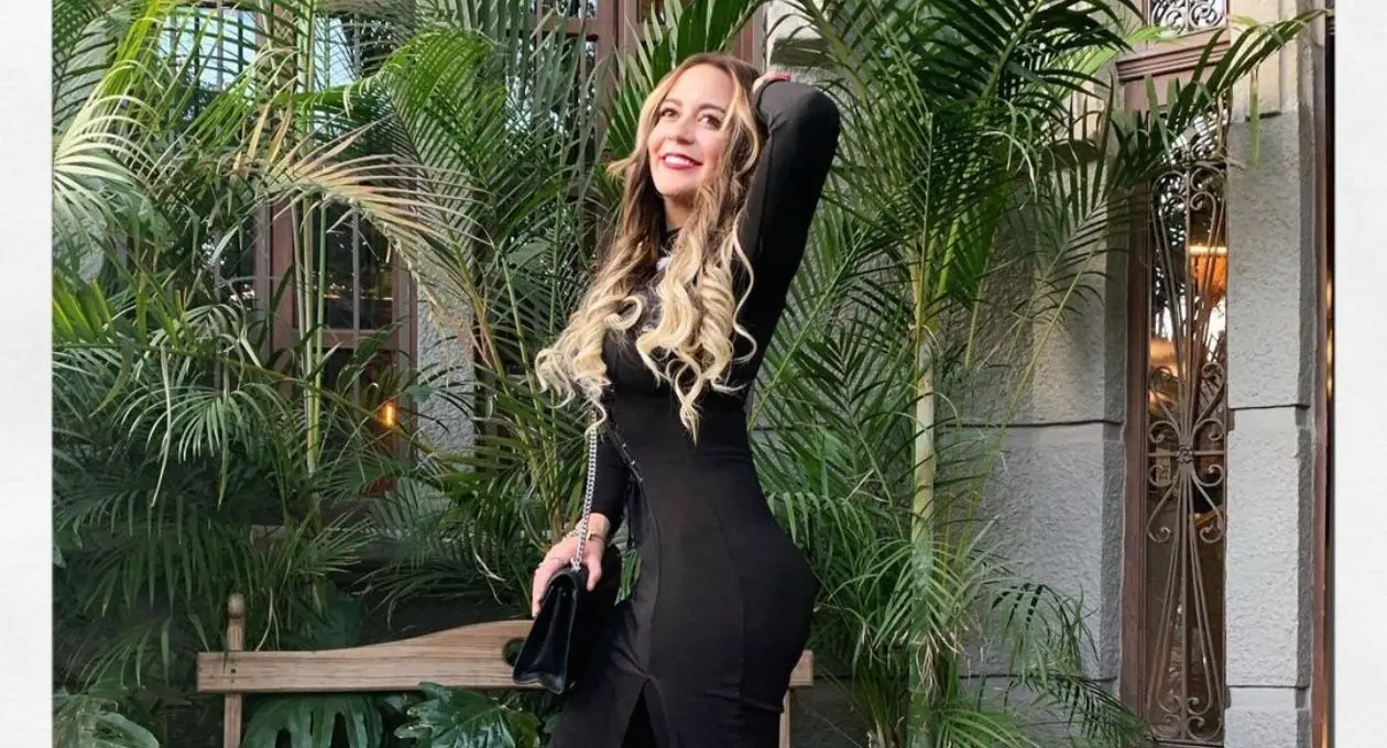 Estudio comunicaci&oacute;n en la Universidad Intercontinental; Conducci&oacute;n de Televisi&oacute;n en el CEA y un Master de Periodismo Deportivo en la Universidad San Pablo – CEU.