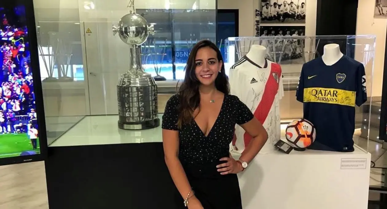 Para el a&ntilde;o 2012, Itzel Sandino form&oacute; parte del Grupo Prisa y ah&iacute; fungi&oacute; como periodista y locutora de deportes.