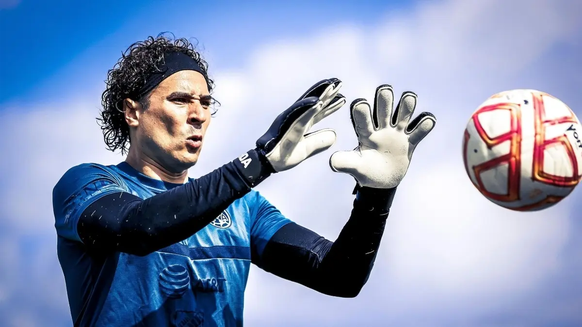 Guillermo Ochoa es otro de los futbolistas del América que posee uno de los salarios anuales más elevados de la Liga MX. El pago que recibe 'Paco Memo' de manera anual asciende a los 4.5 millones de dólares.