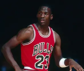 Subastarán icónica camiseta de Michael Jordan en los Bulls, ¿cuántos millones cuesta?