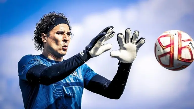 Guillermo Ochoa no tiene equipo después de su participación en el Apertura 2022 - Archivo Referee