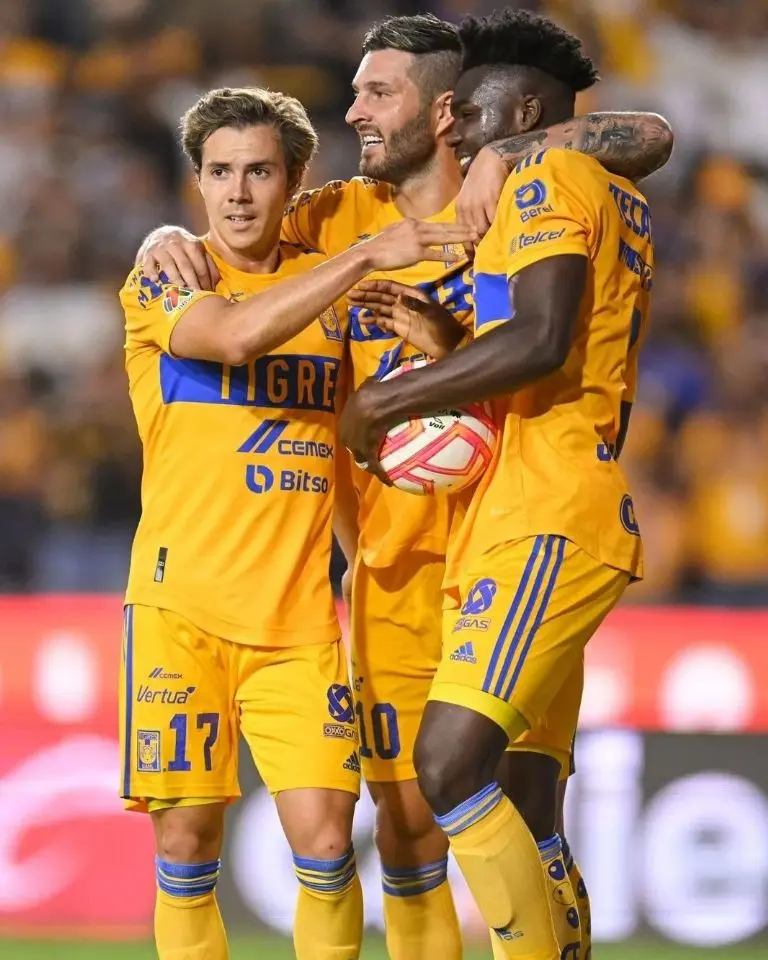 Jordy Caicedo celebra su gol con Gignac y Córdova - @jordy_caicedo_oficial_