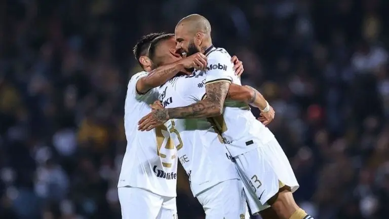 Dani Alves registró una asistencia con Pumas en el duelo ante Mazatlán. Foto: Twitter @PumasMX