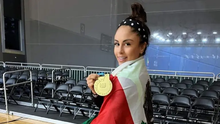 Paola Longoria tras un campeonato mundial. @paolongoria