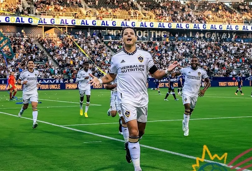 Chicharito marc&oacute; penal a lo panenka con el LA Galaxy.