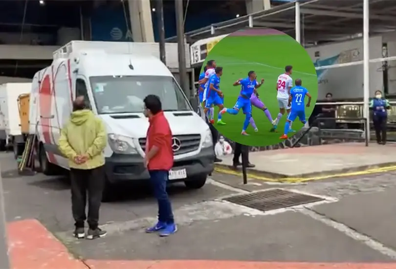 2 aficionados del Cruz Azul buscaron encarar a los &aacute;rbitros del VAR que estuvieron en el partido contra Toluca