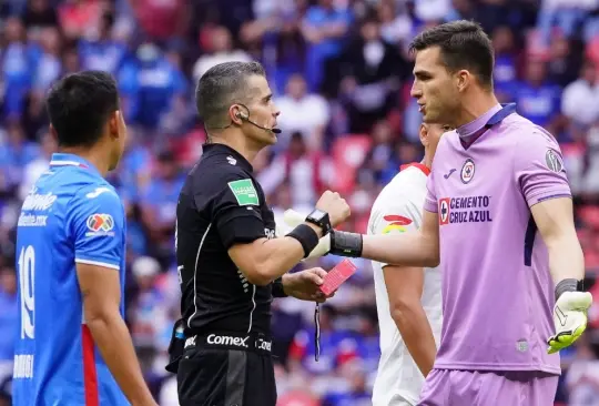 Sebastián Jurado ya conocería el castigo que le pondría Cruz Azul después de su error y expulsión ante Toluca.