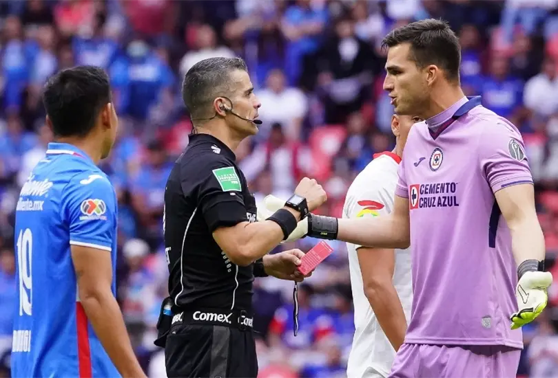 Sebastián Jurado ya conocería el castigo que le pondría Cruz Azul después de su error y expulsión ante Toluca. Sebastián Jurado ya conocería el castigo que le pondría Cruz Azul después de su error y expulsión ante Toluca.
