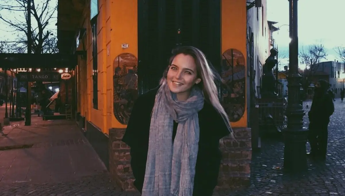 Entre sus primeros trabajos destacó participar en el reconocido programa de Televisa, "Mujer casos de la vida real".