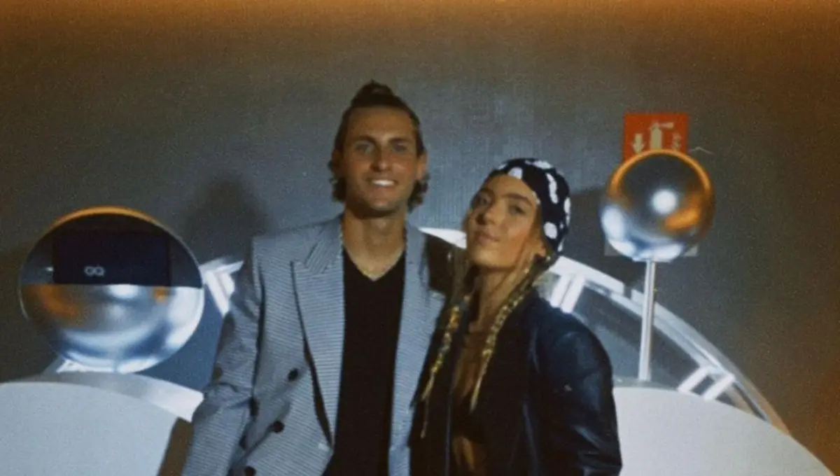 A través de un Live en Instagram, Santiago Giménez contó que se habían visto en un antro pero no pasó nada.