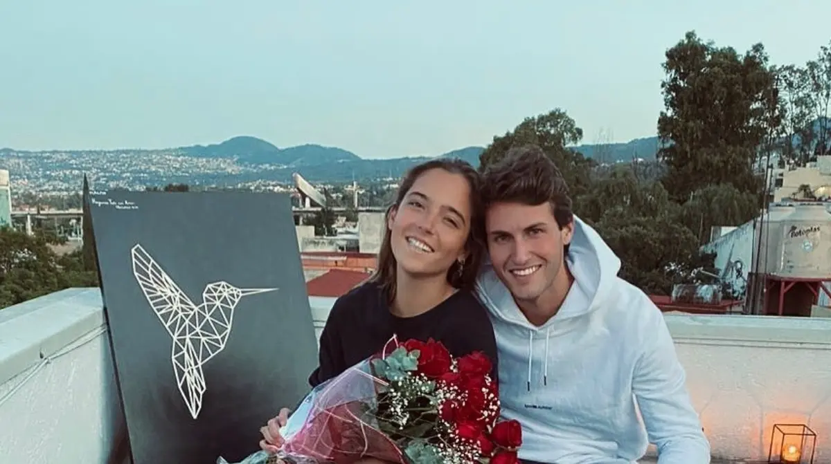 Fue hasta que en junio del 2020, el exjugador del Cruz Azul le pidió a Fer Serrano ser su novia y hasta compartieron una foto en una terraza.