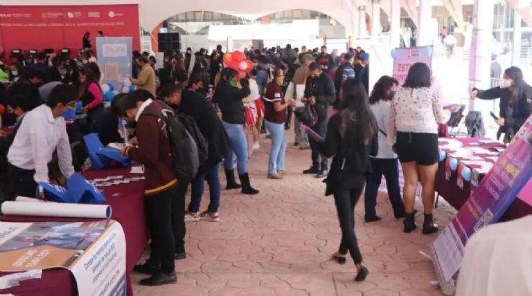 Los mexicanos son la población con más horas de trabajo a nivel mundial. (@IztacalcoIA)