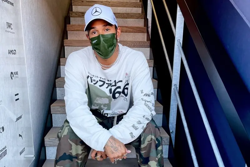 En agosto del 2022, los Denver Broncos anunciaron que el piloto británico se incorporó al equipo como copropietario.