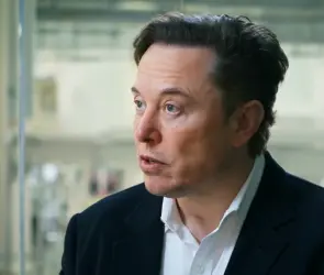 La MILLONADA que Elon Musk pagaría por el Manchester United; ¿le alcanza?