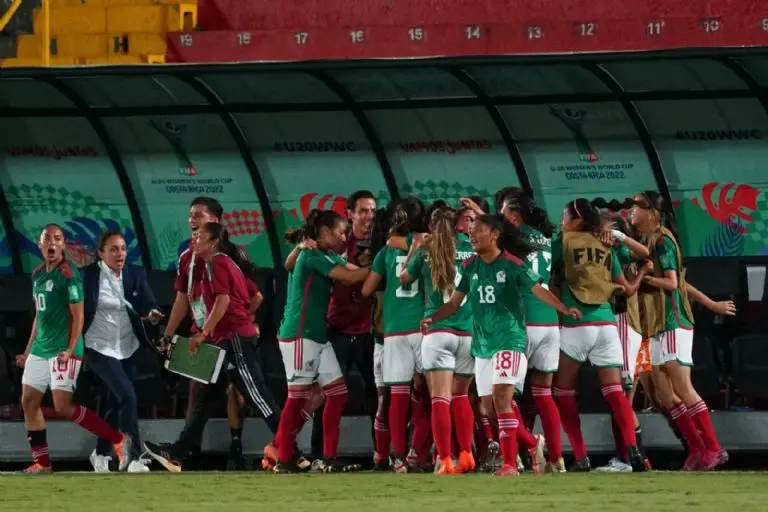 Todo el equipo del 'Tri' Femenil celebra el gol de Villanueva - @miseleccionmx