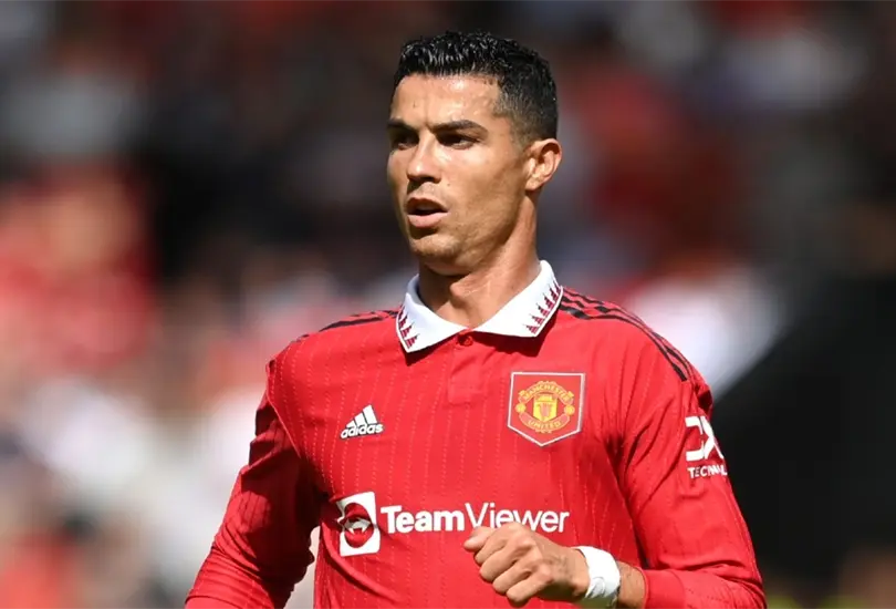 Cristiano Ronaldo ya recibió su castigo por tirar al piso el teléfono de un niño Cristiano Ronaldo ya recibió su castigo por tirar al piso el teléfono de un niño