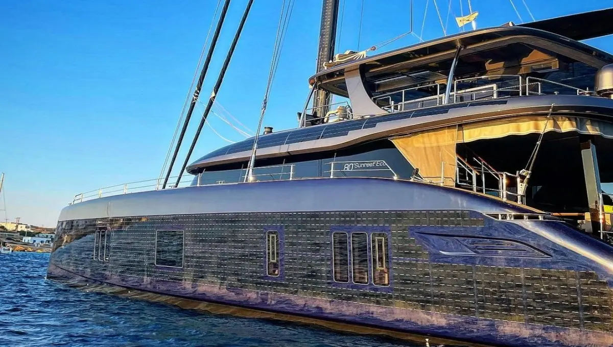 Fernando Alonso, piloto de Alpine, presumió el yate en el que pasa sus vacaciones de verano.