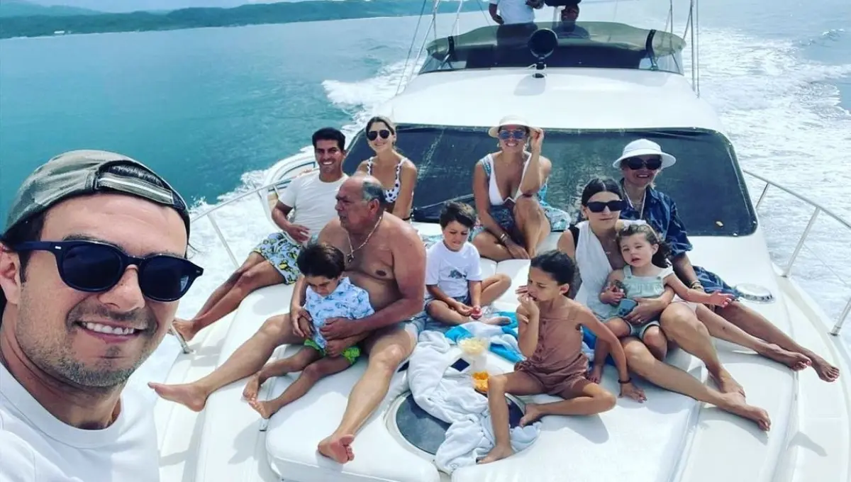 Sergio ´Checo´ Pérez, piloto de Red Bull, viajó a México para visitar a su familia con quienes disfrutó del sol y un yate.