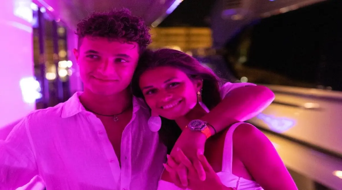 Lando Norris, piloto de McLaren, la pasó con su novia, Luisinha. 