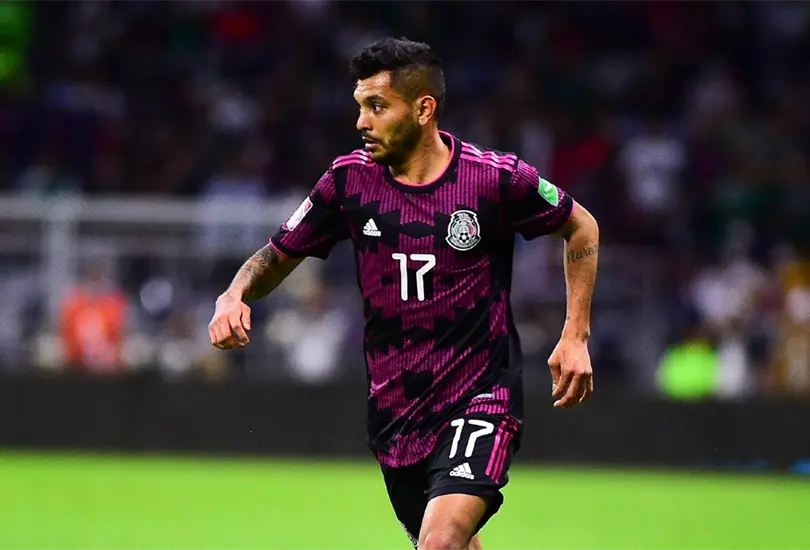 Tecatito Corona sufri&oacute; una lesi&oacute;n seria en su pierna izquierda