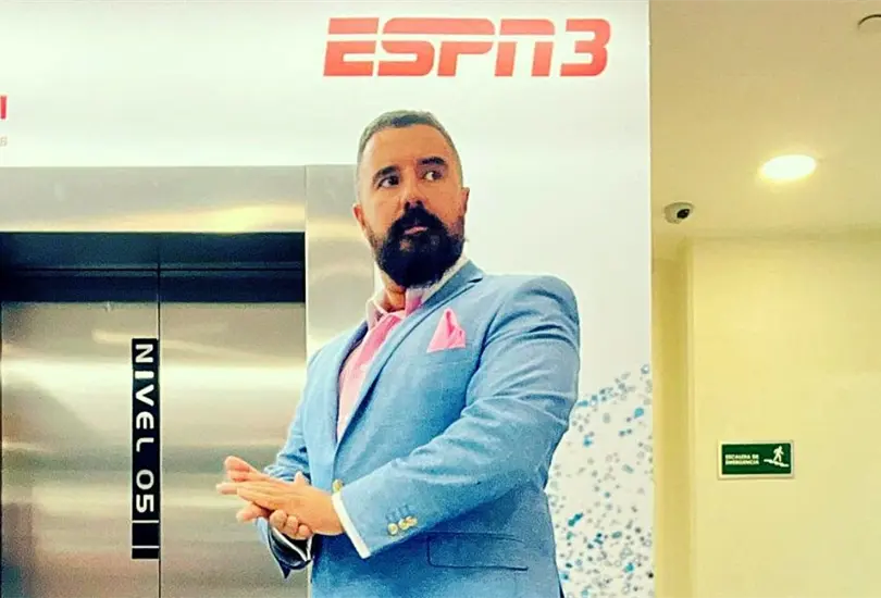 &Aacute;lvaro Morales una vez m&aacute;s critic&oacute; el desempe&ntilde;o de Dani Alves en las filas de los Pumas.