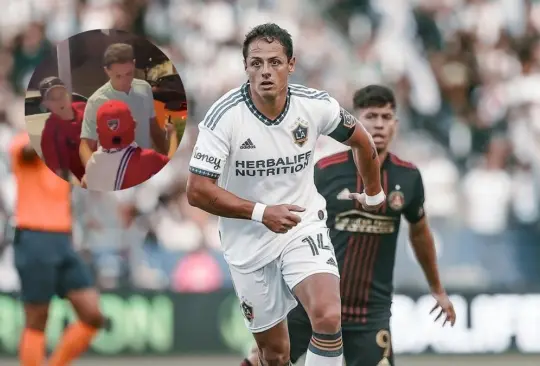 Chicharito Hernández fue captado cuando ignoró el pedido de un niño