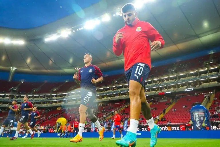Alexis Vega dijo que Chivas debe trabajar para mejorar su nivel - Twitter @ChivasEN_